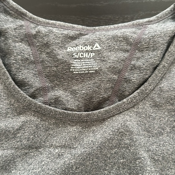 Dark gray women’s Reebok athletic long sleeve size small fits like a medium. - Picture 2 of 3